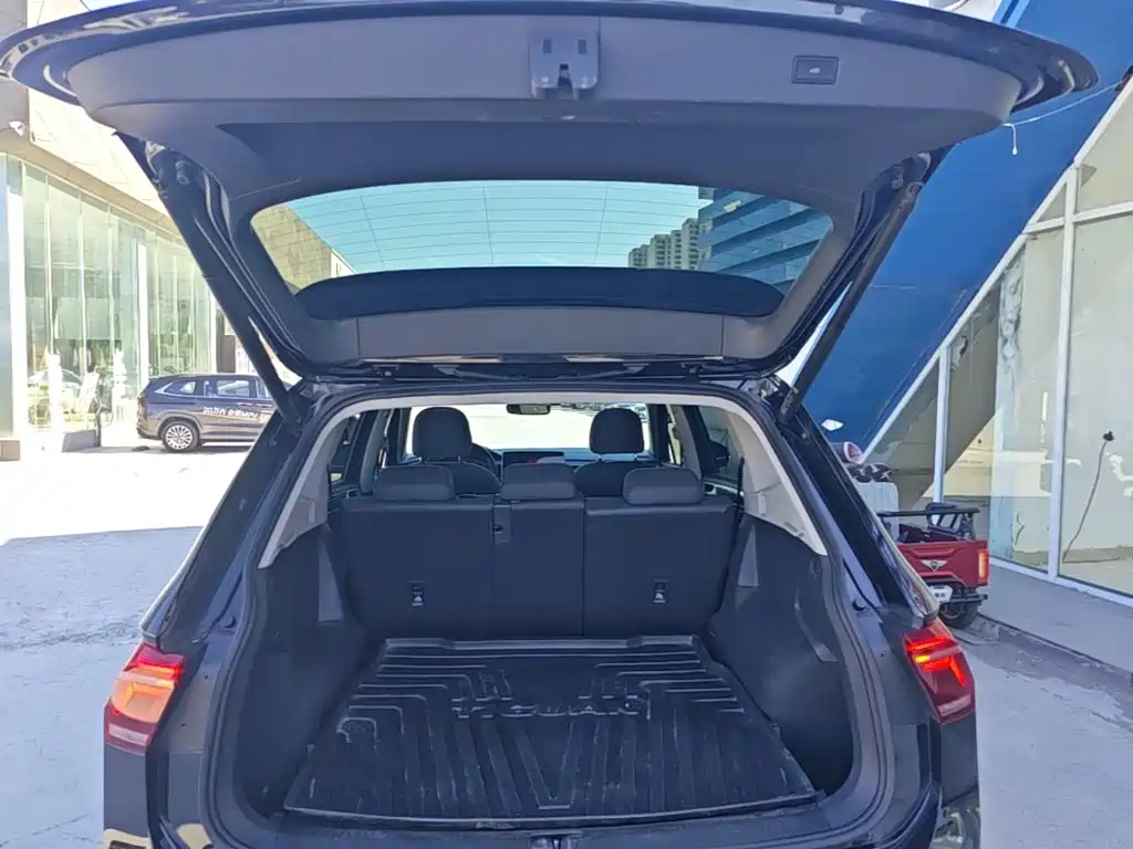 Volkswagen Tiguan L — миниатюра 19