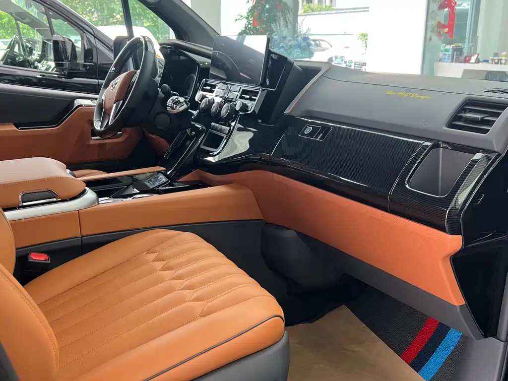 Toyota HiAce 2025 3.5L AT