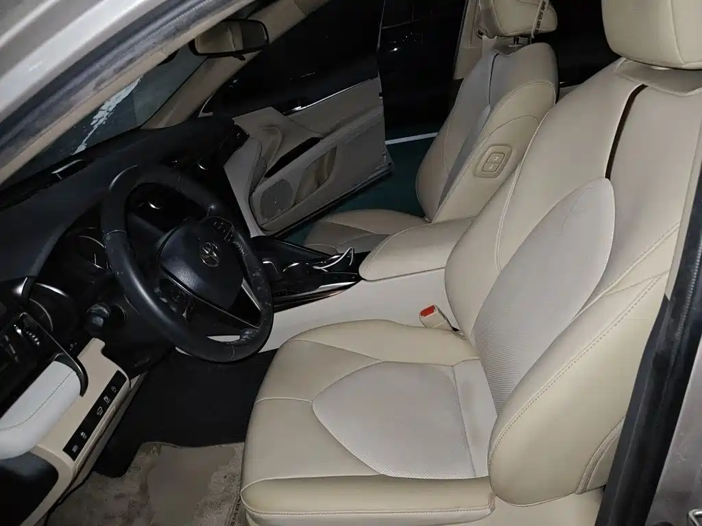 Toyota Camry — миниатюра 16