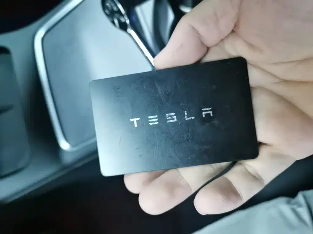 Tesla Model Y — миниатюра 9