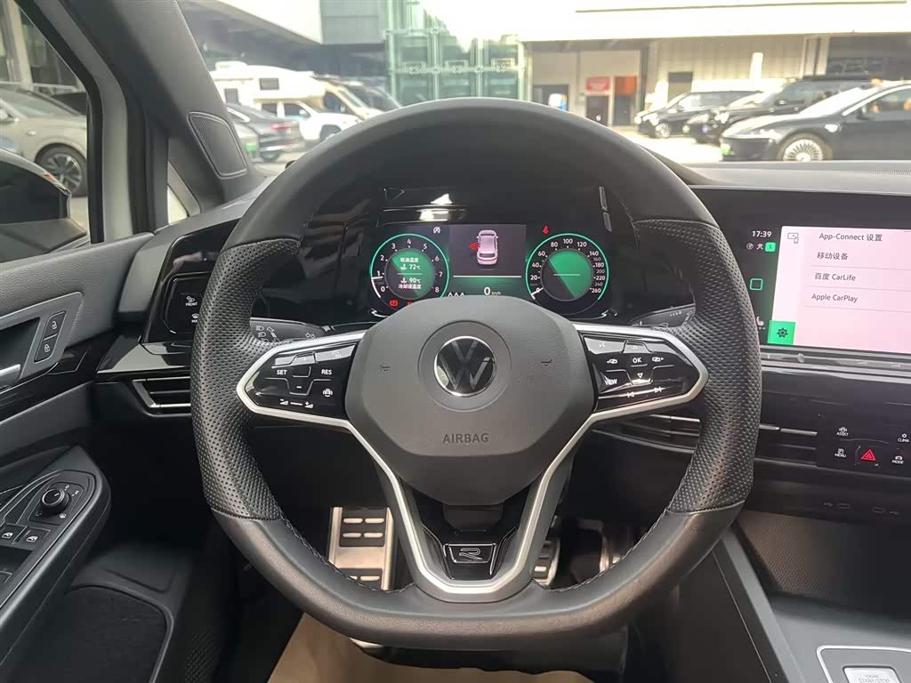 Volkswagen Golf 1.4 л 2023 г. Белый, пробег 27000 км