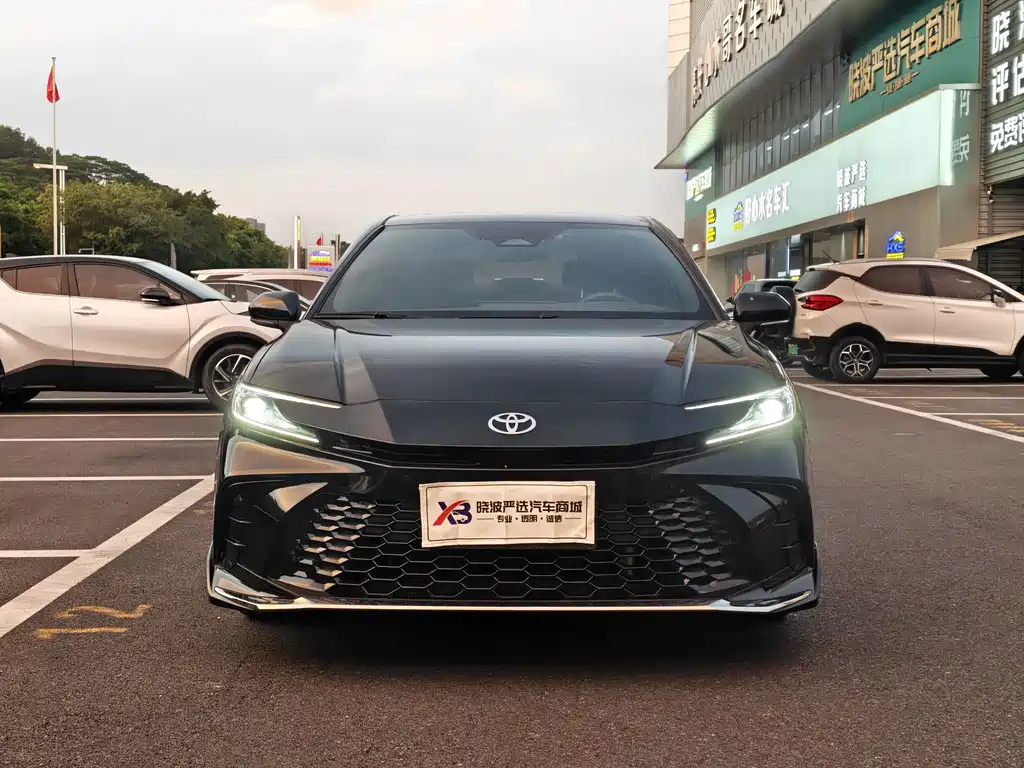 Toyota Camry — миниатюра 2