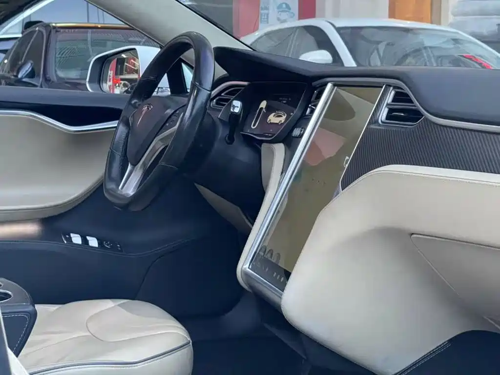 Tesla Model S — миниатюра 8