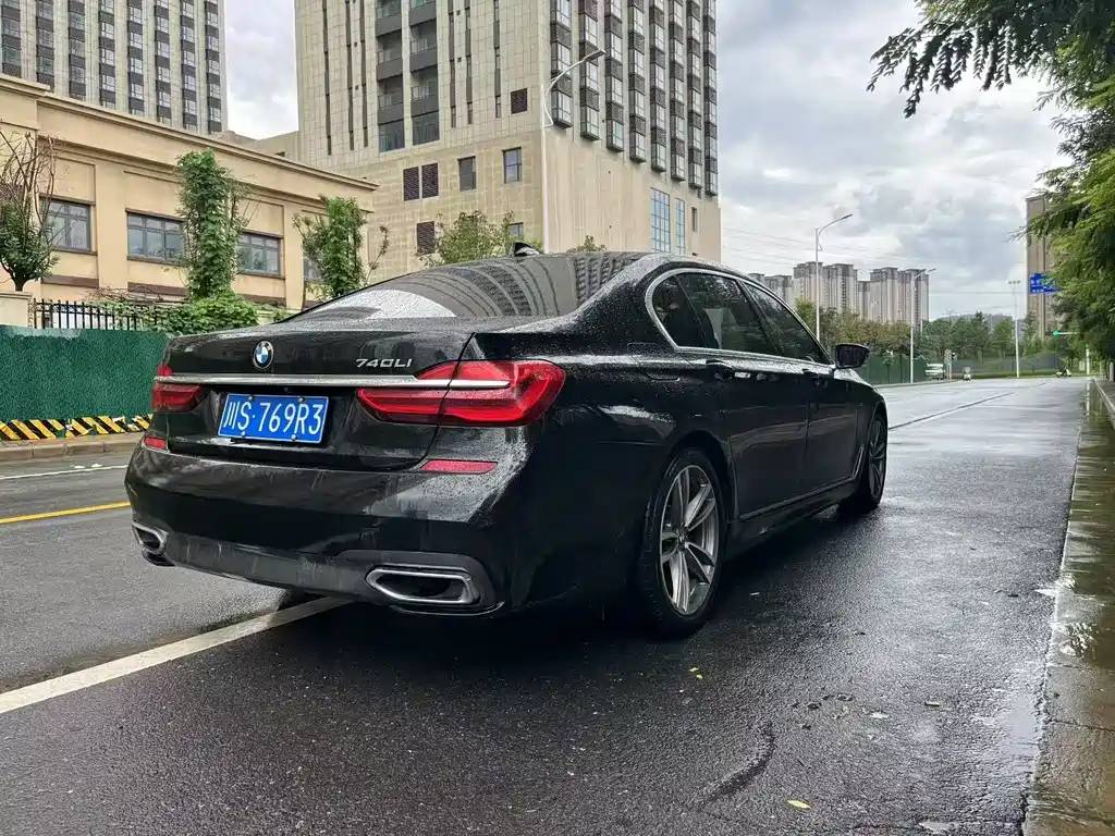 BMW 7 SERIES