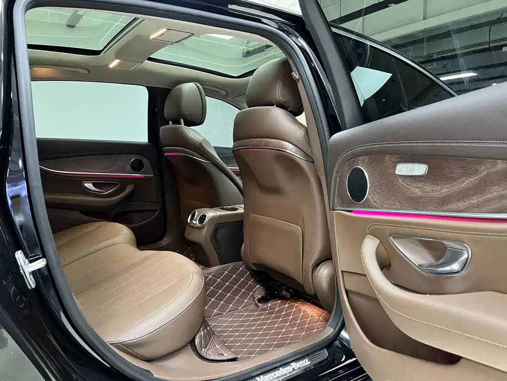 Mercedes-Benz E-Class — миниатюра 7