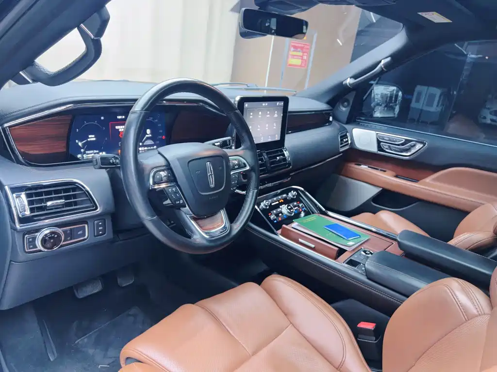 Lincoln Navigator — миниатюра 11