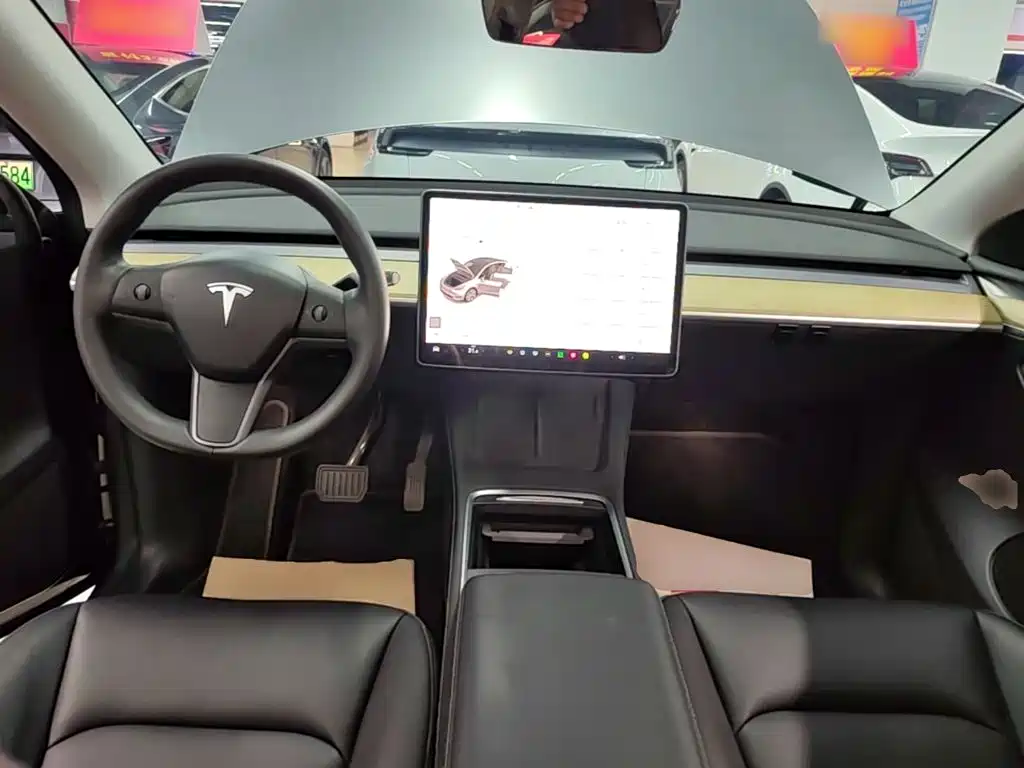 Tesla Model Y — миниатюра 10