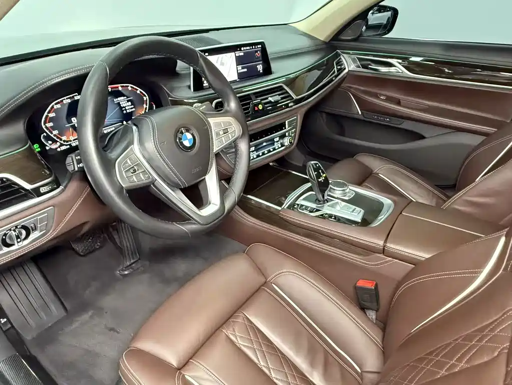 BMW 7 Series — миниатюра 9