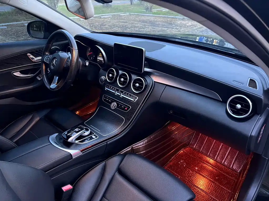 Mercedes-Benz C-Class — миниатюра 11