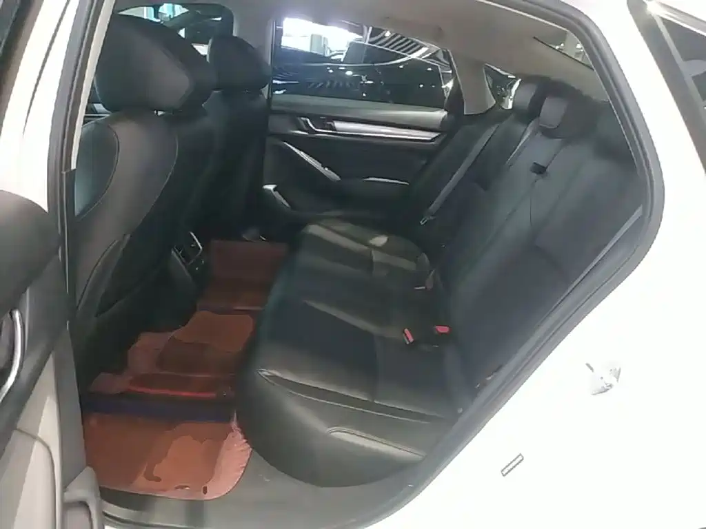 Honda Accord — миниатюра 17