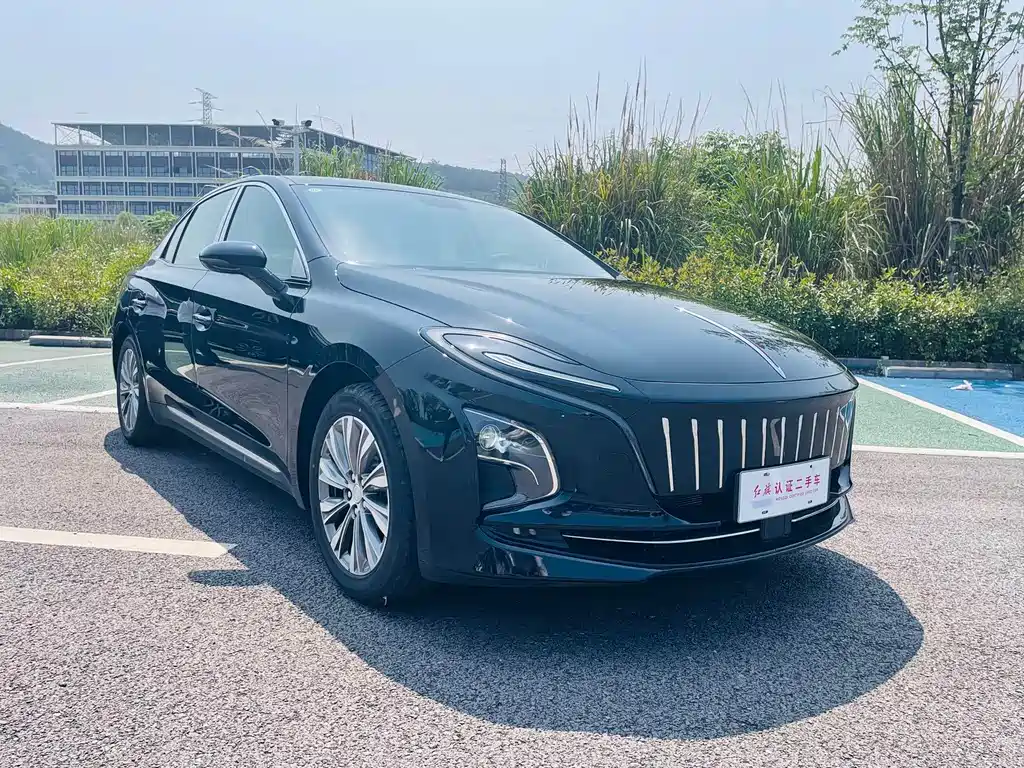 Hongqi HONGQI E QM5