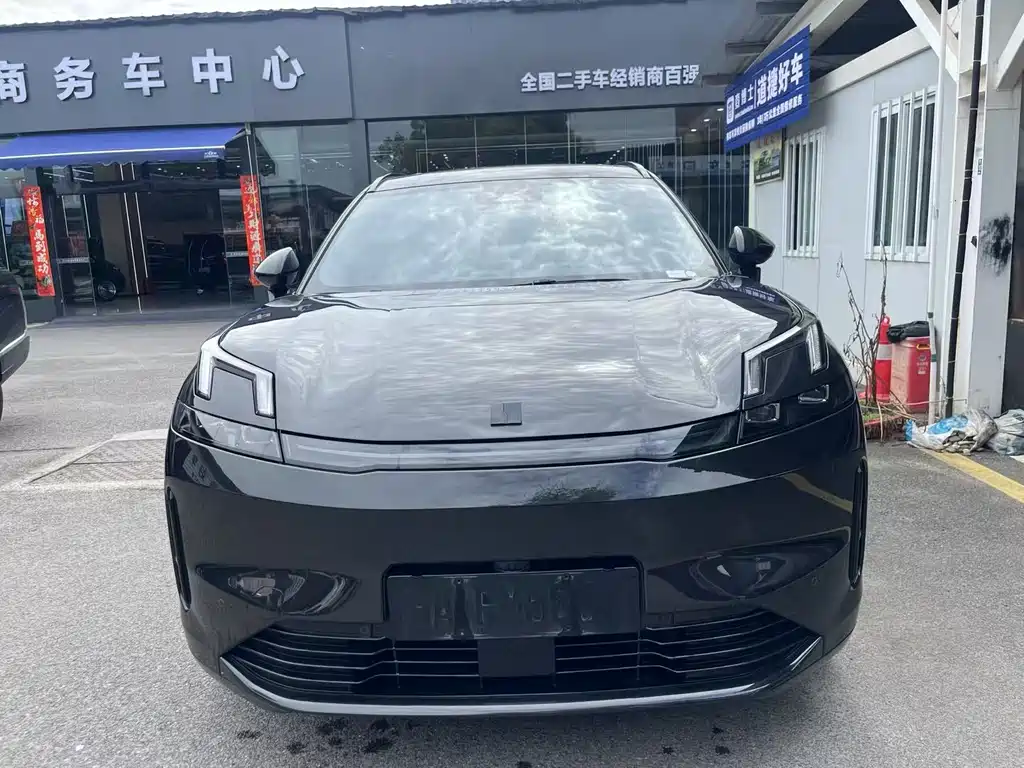Lynk & Co 08 EM-P 2024