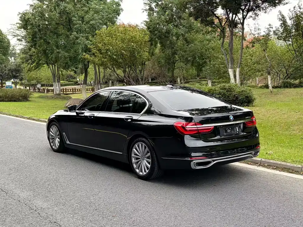 BMW 7 Series — миниатюра 7