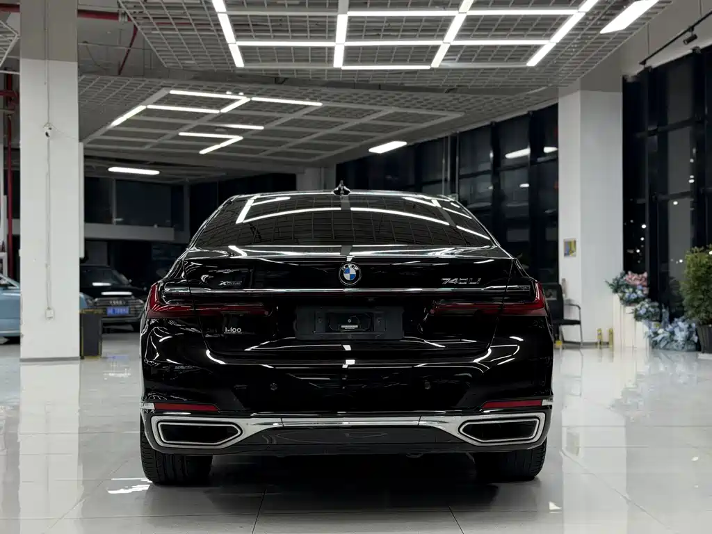 BMW 7 Series — миниатюра 5