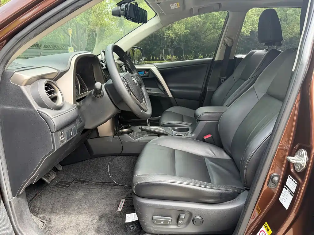 Toyota RAV4 — миниатюра 3