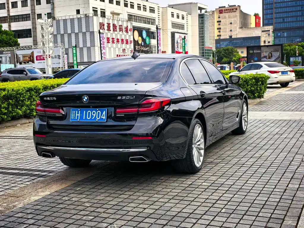 BMW 5 Series — миниатюра 6