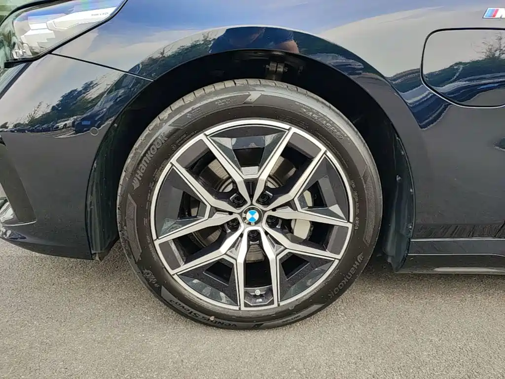 BMW i5 — миниатюра 23