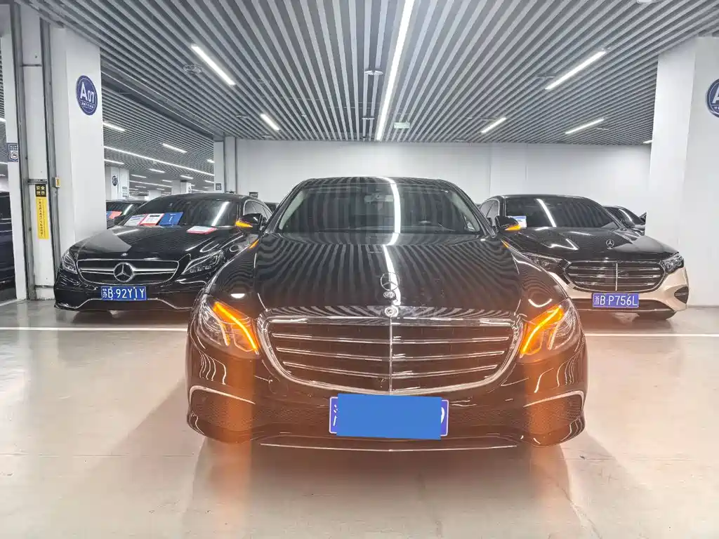 Mercedes-Benz E-Class — миниатюра 2