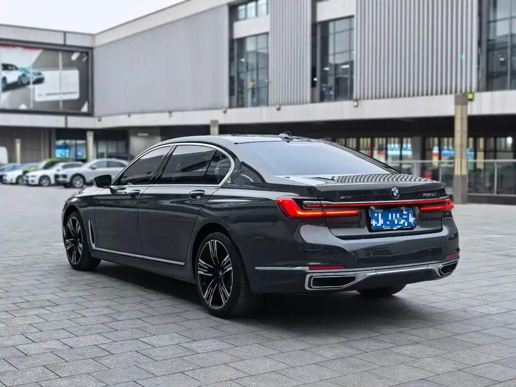 BMW 7 SERIES