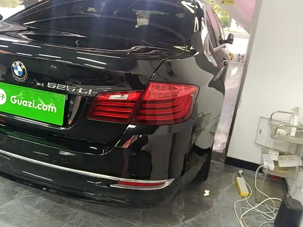 BMW 5 Series — миниатюра 8