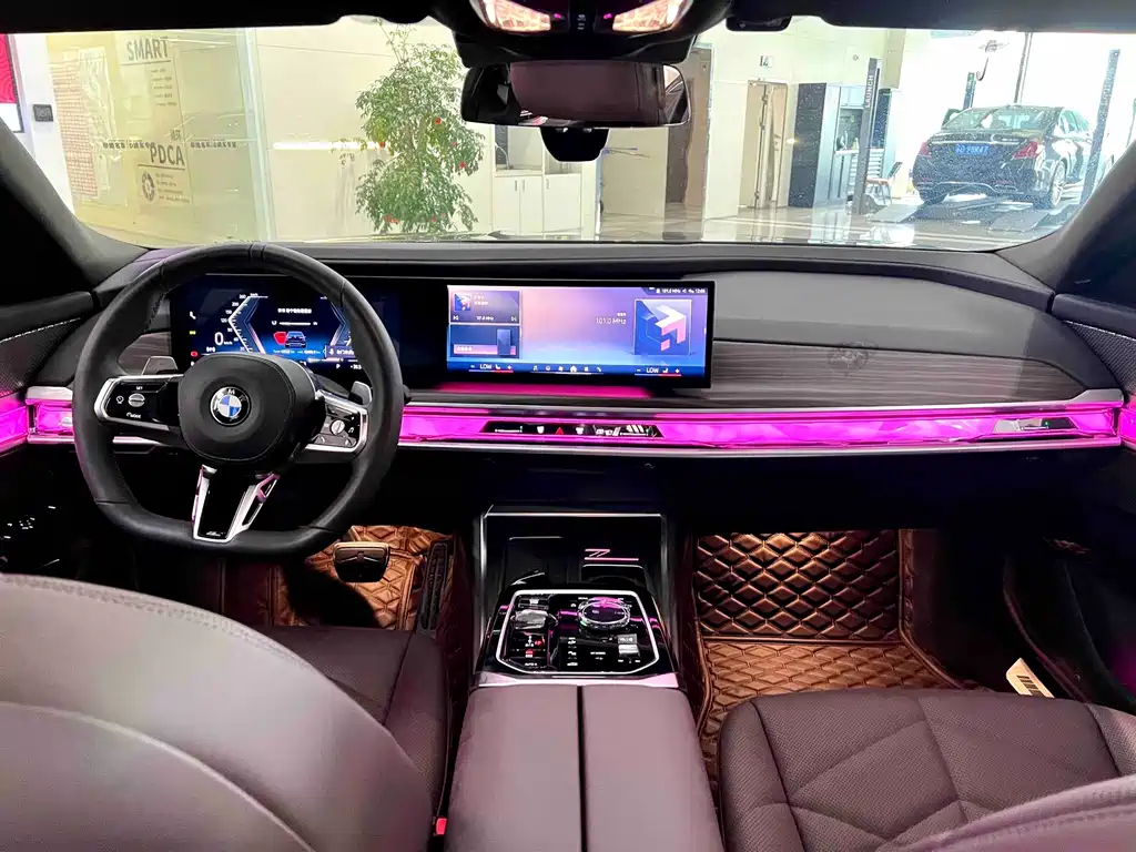 BMW 7 Series — миниатюра 8
