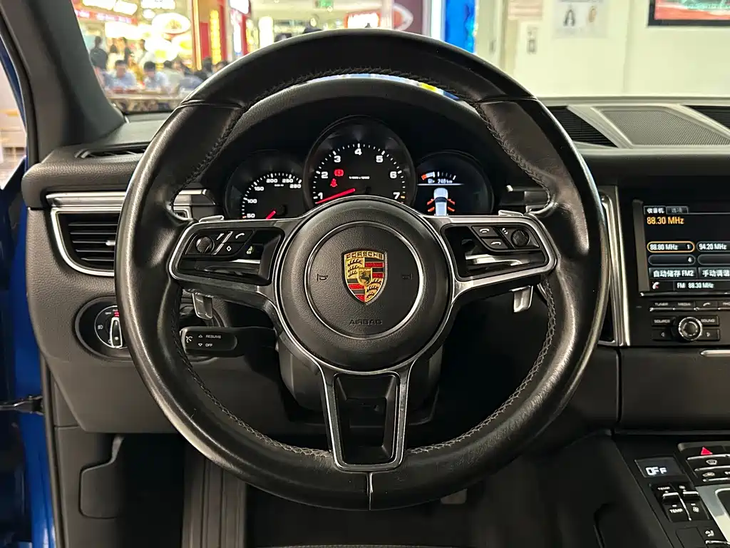 Porsche Macan — миниатюра 16