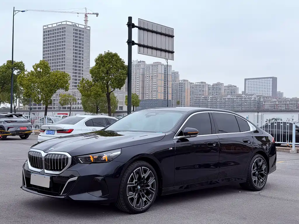 BMW 5 SERIES