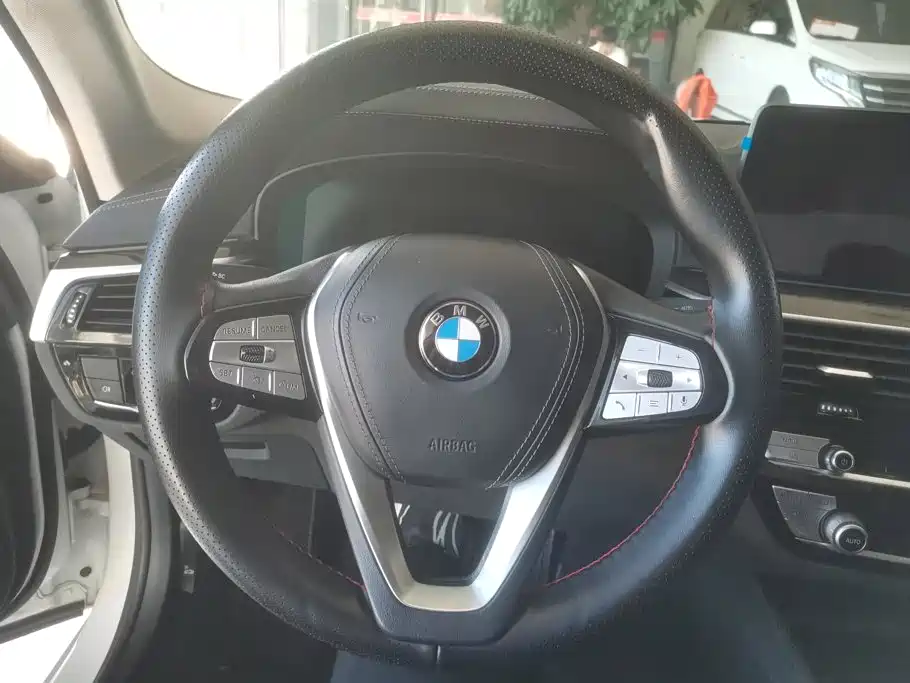 BMW 5 Series — миниатюра 15