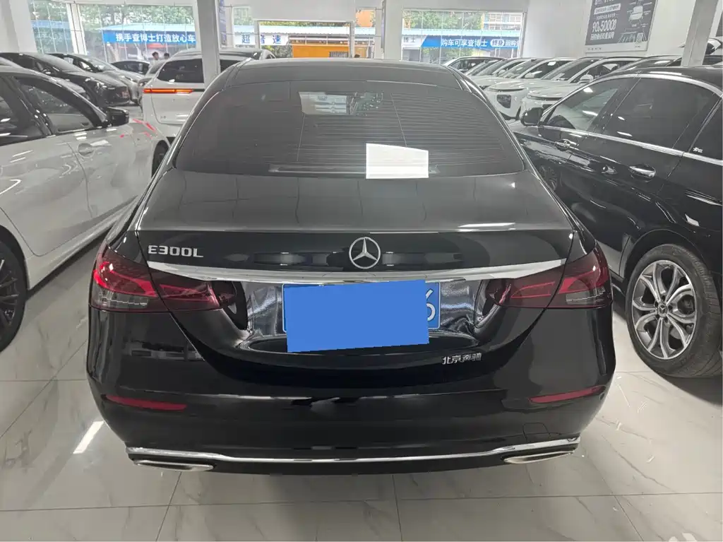 Mercedes-Benz E-Class — миниатюра 13