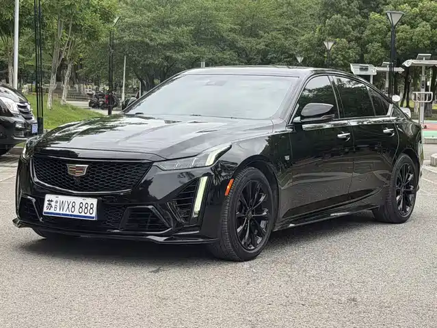 Cadillac CT — фото 1