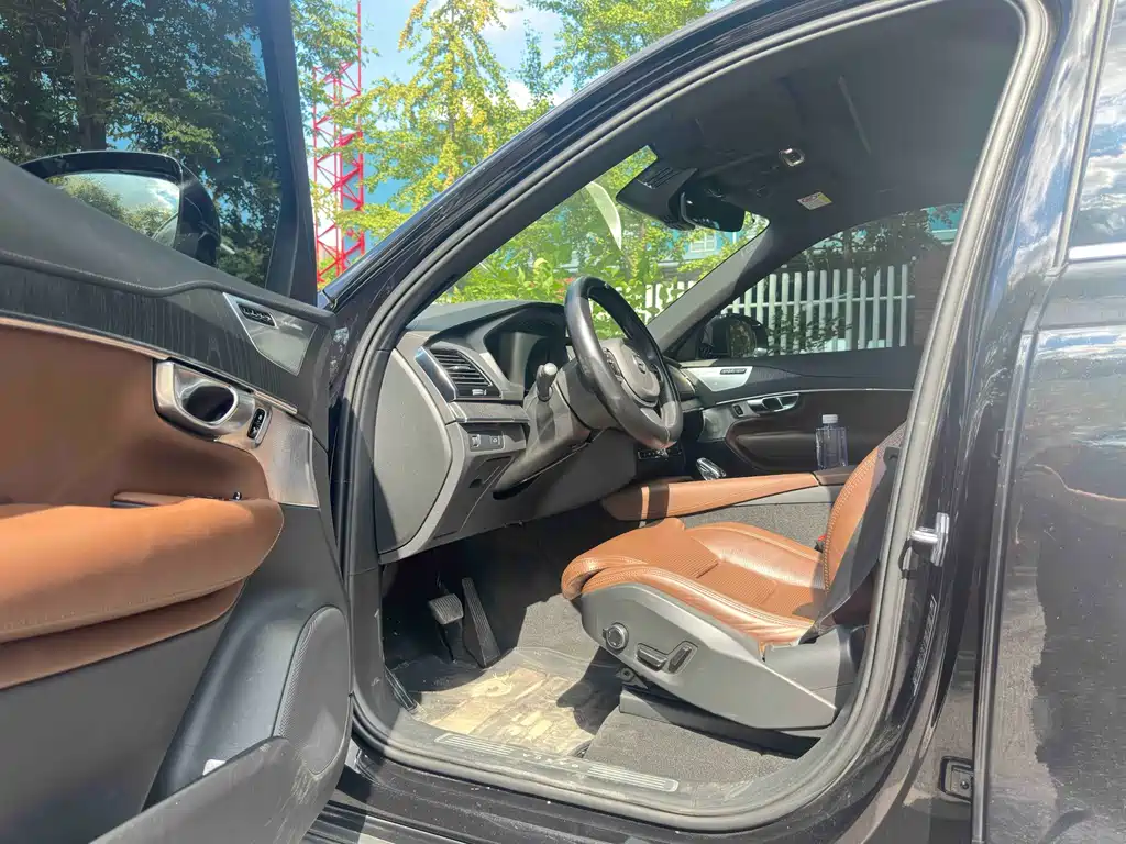 Volvo XC90 — миниатюра 5