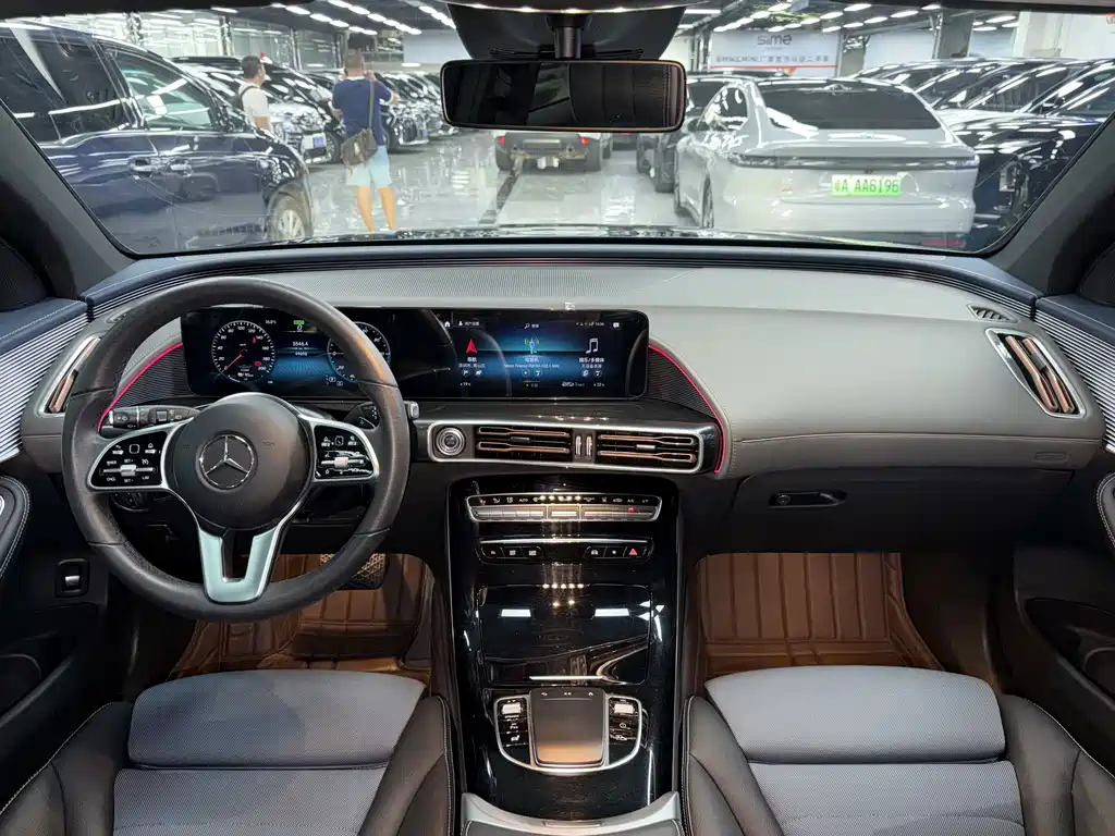 Mercedes-Benz EQC — миниатюра 12
