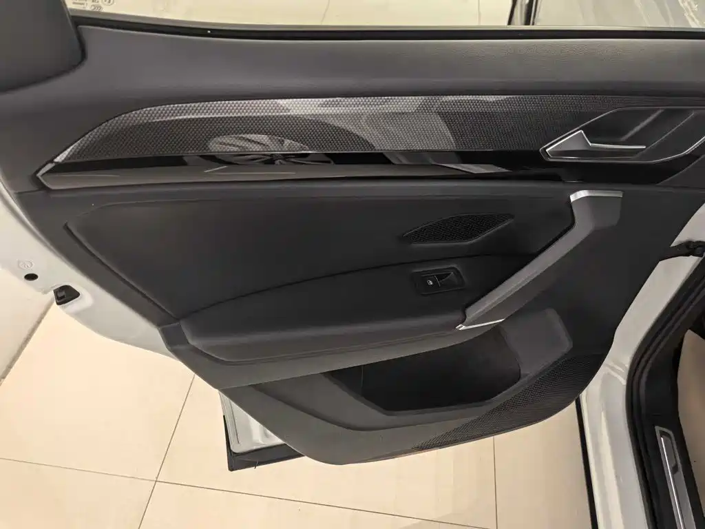 Volkswagen X — миниатюра 8