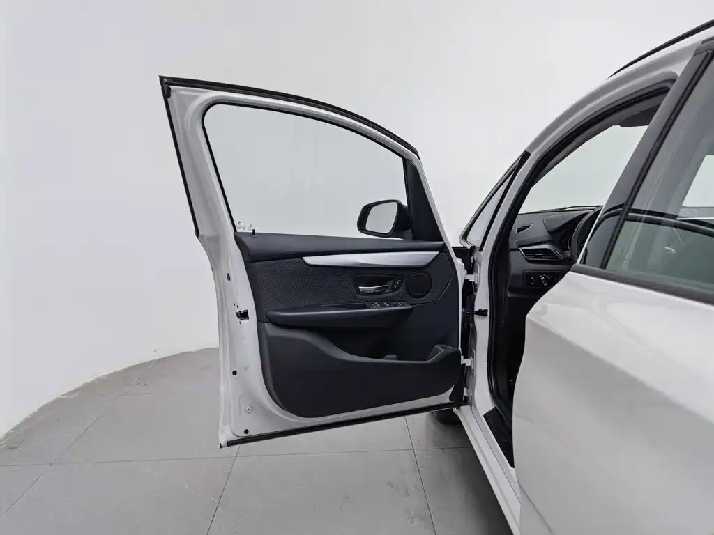 BMW 2 Series Active Tourer — миниатюра 8
