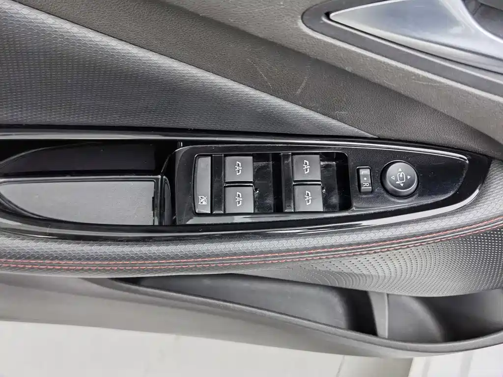 Buick Verano — миниатюра 9