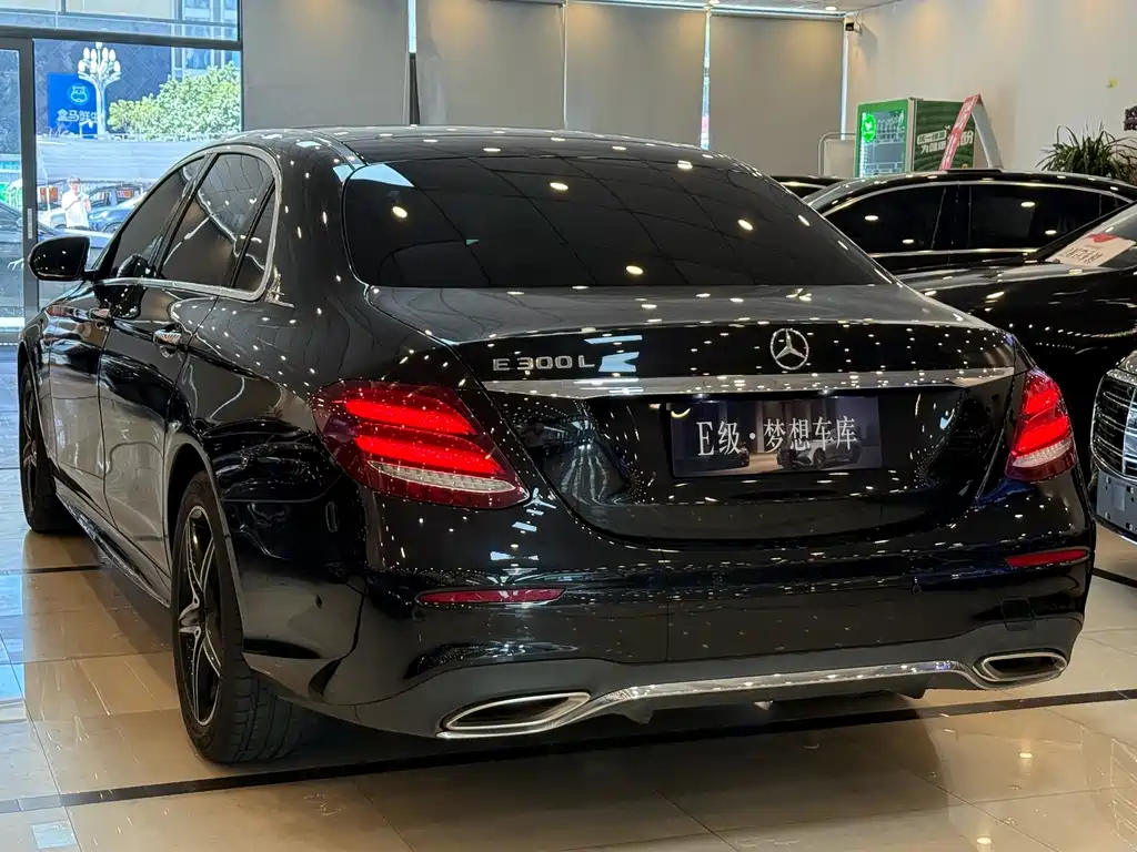 Mercedes-Benz E-Class — миниатюра 26
