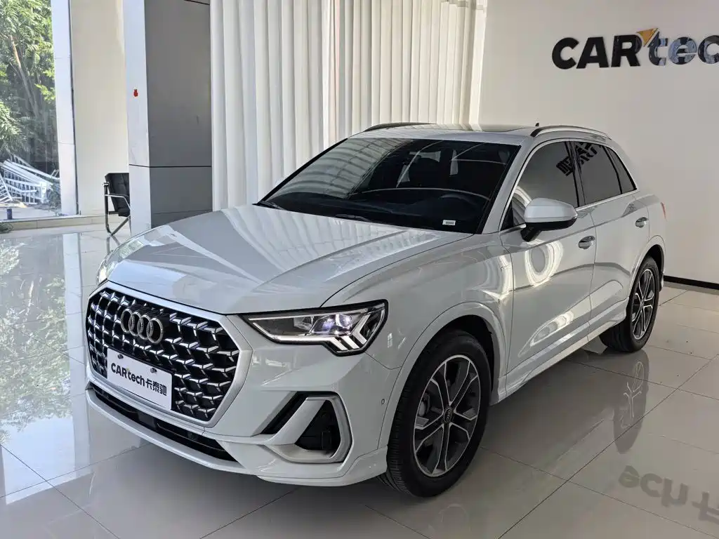 奥迪Q3 2025款 45周年典藏版 40TFSI 时尚动感型 2025