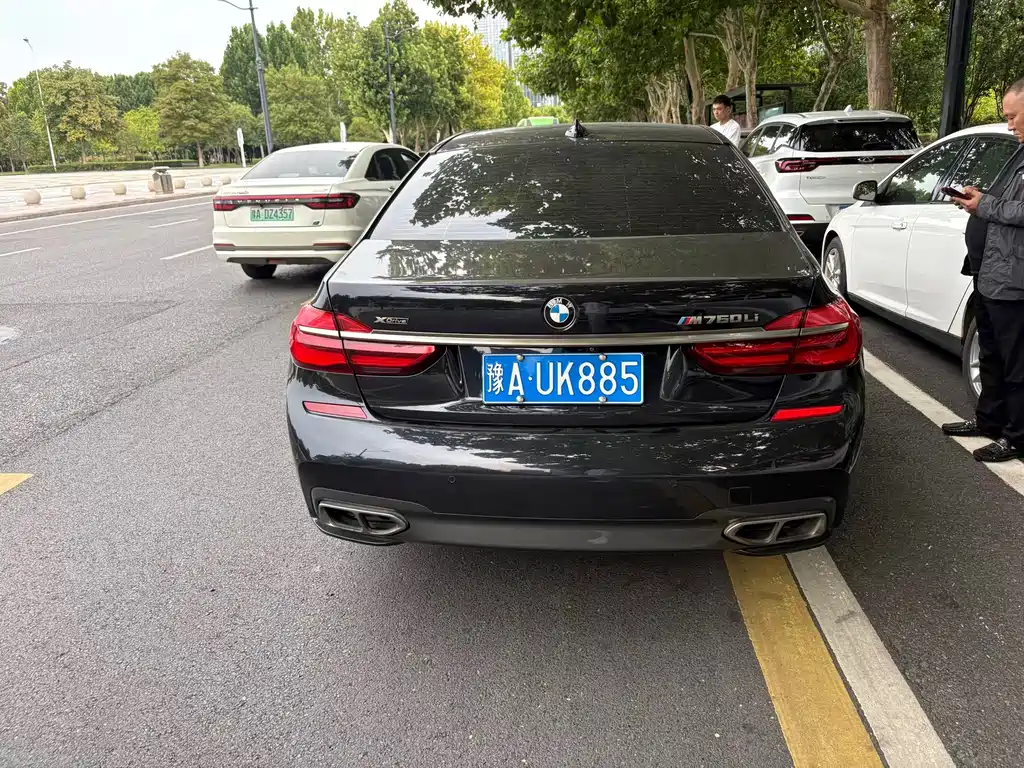 BMW 7 Series — миниатюра 8