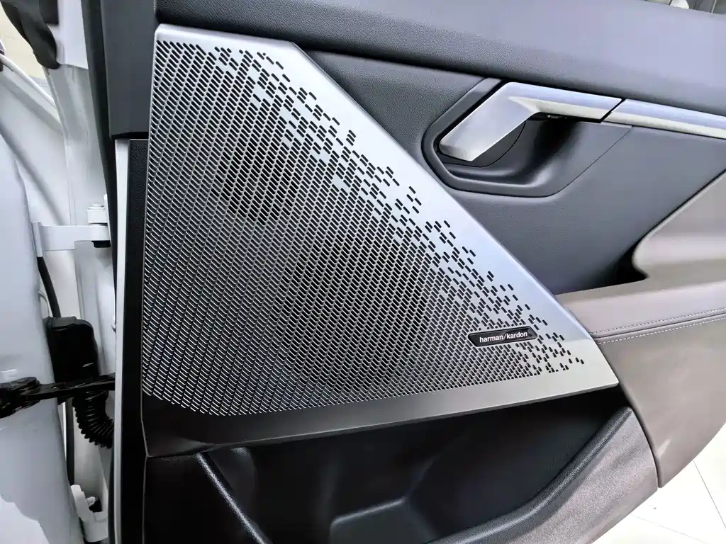 BMW 5 Series — миниатюра 18