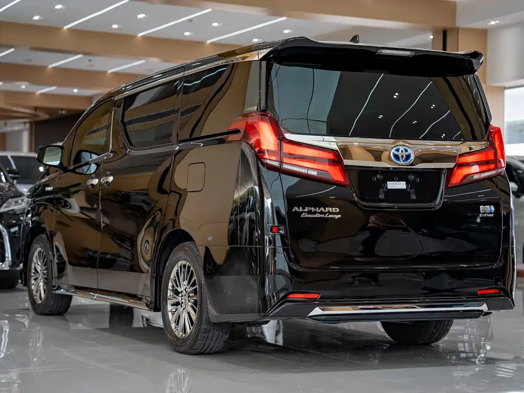Toyota Alphard — миниатюра 11