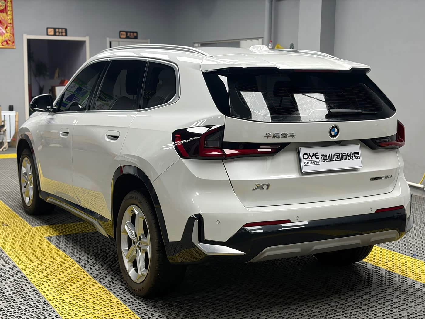BMW X1 1.5 л 2023 г. Белый, пробег 40000 км