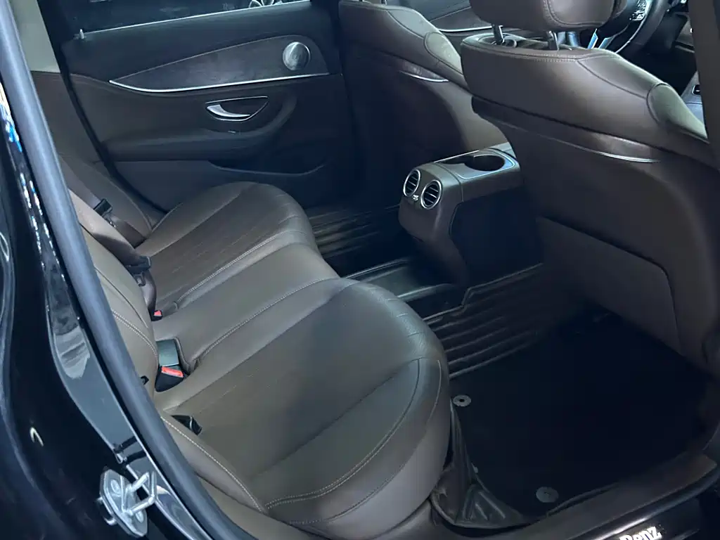 Mercedes-Benz E-Class — миниатюра 6