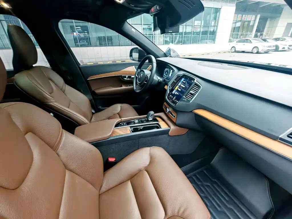 Volvo XC90 — миниатюра 6