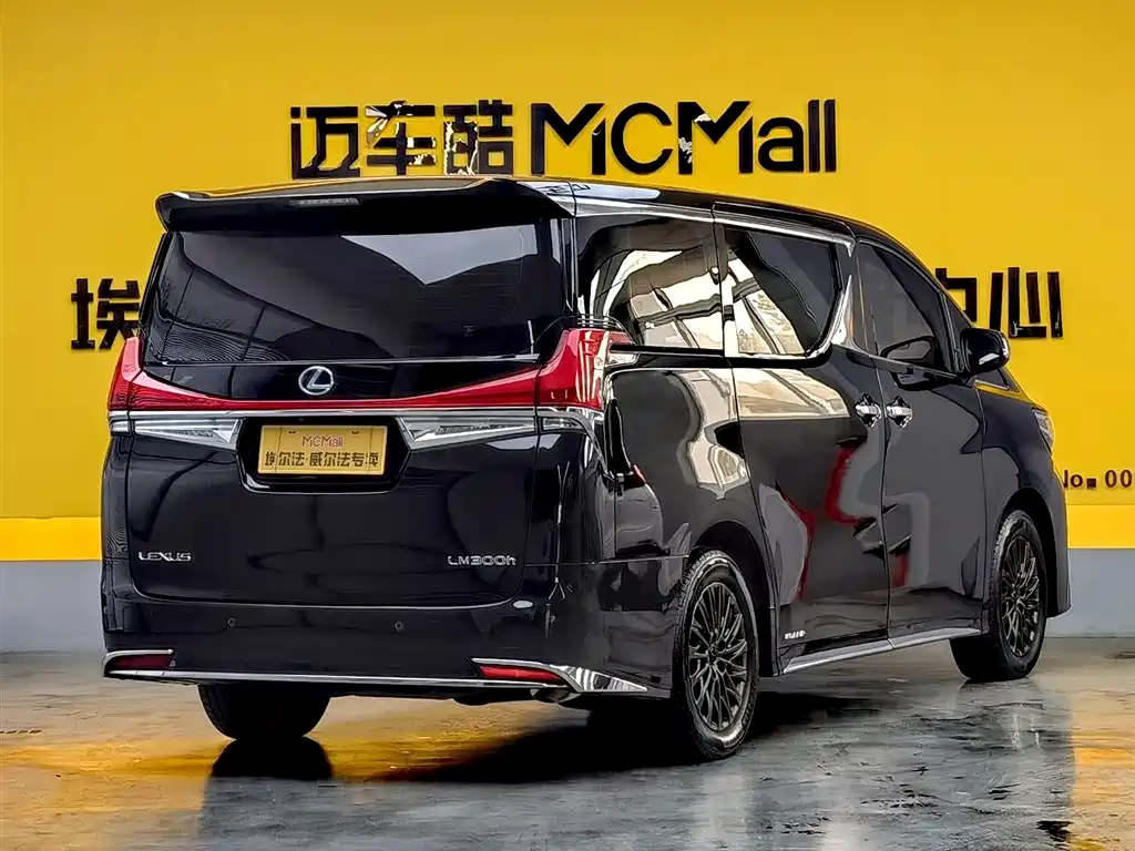 LEXUS LM