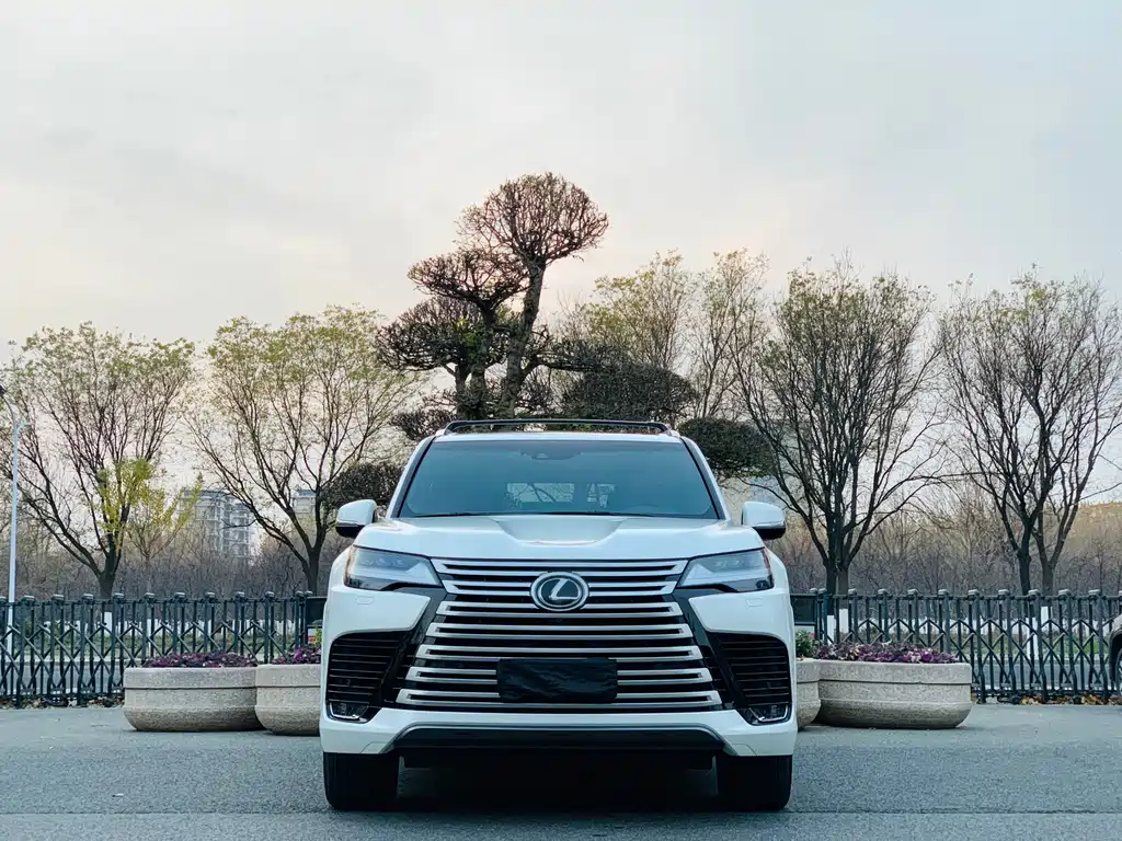 Lexus LX 2024