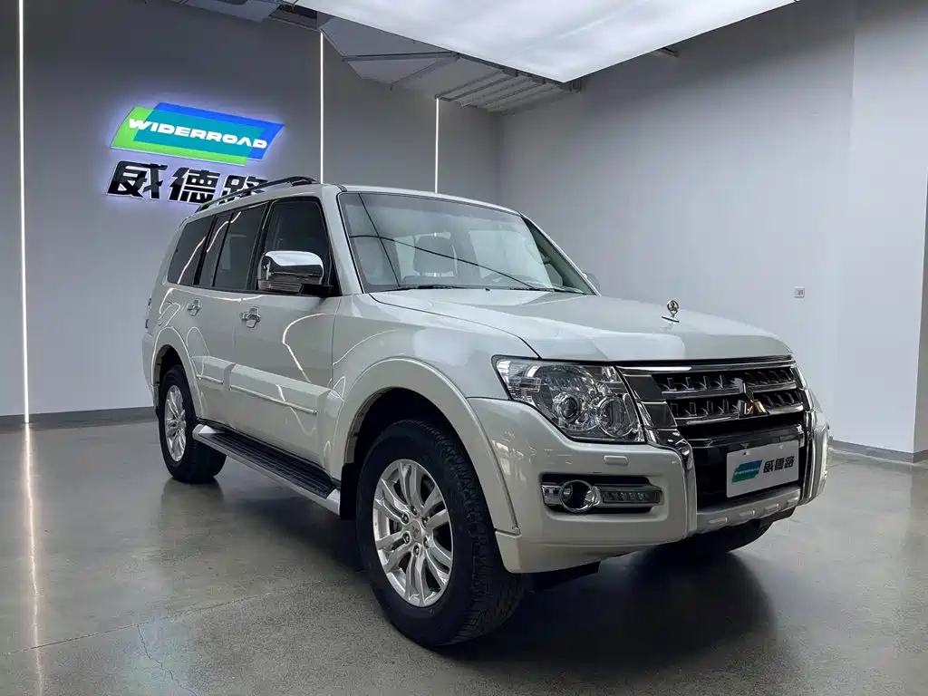 Mitsubishi Pajero (Import) — миниатюра 3
