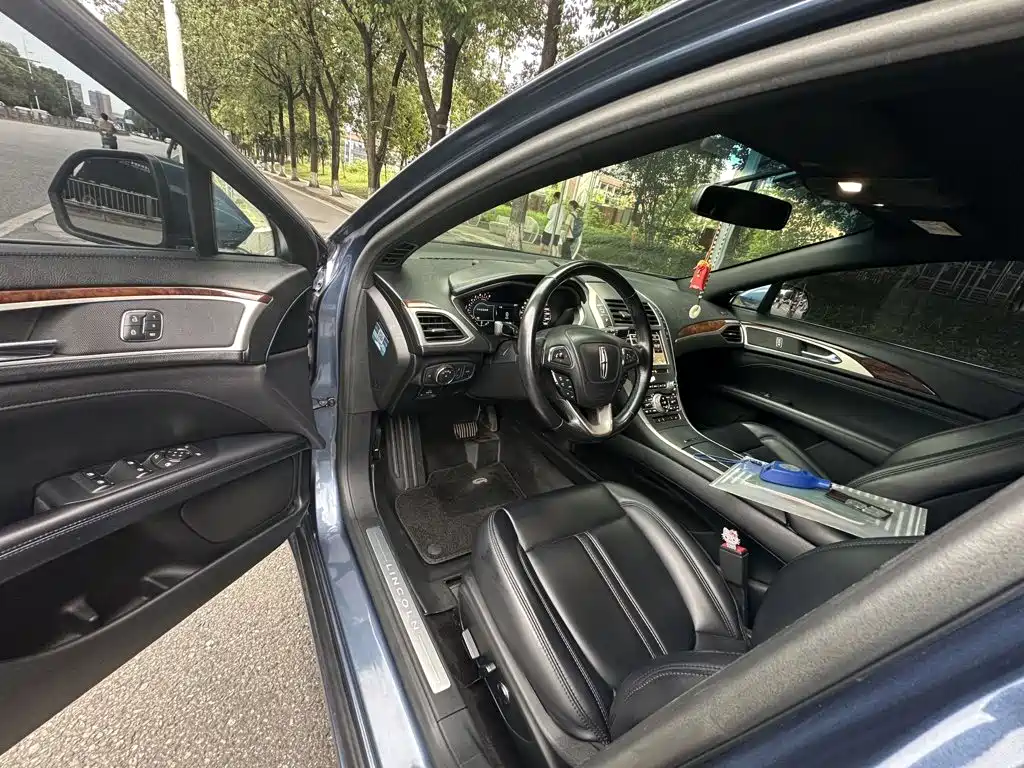 Lincoln MKZ — миниатюра 4