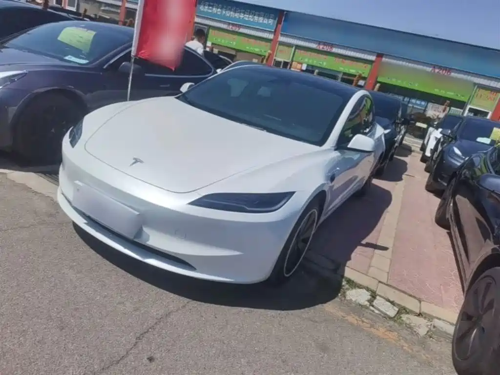 Tesla Model 3 2024