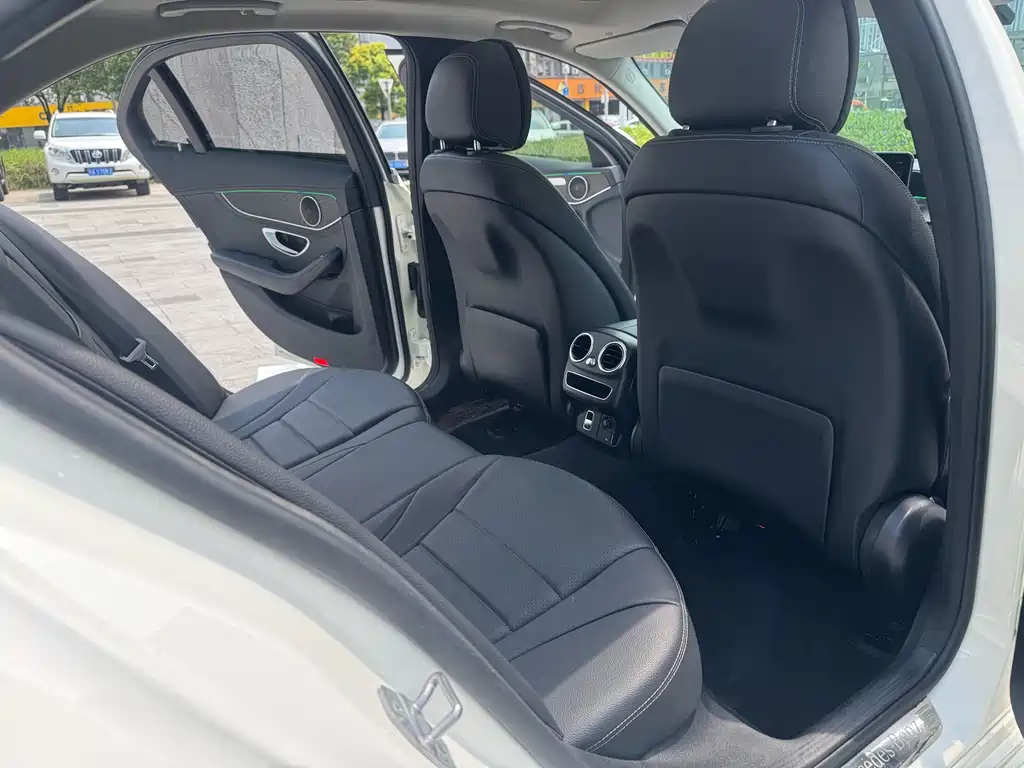 Mercedes-Benz C-Class — миниатюра 11