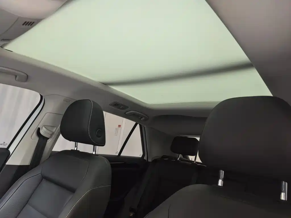 VOLKSWAGEN T ROC EXPLORING SONGS